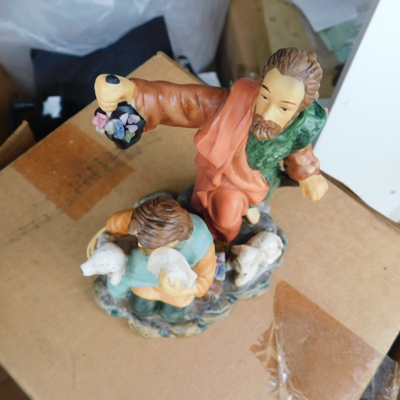 Blessed Visitors Shepherds Nativity set Avon Product - Picture 2 of 7